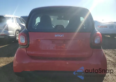 2016 Smart Fortwo z USA, uszkodzony, nr VIN WMEFJ5DA3GK066971